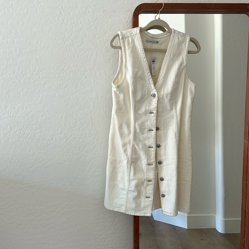 Abercrombie & Fitch vest dress. Ivory